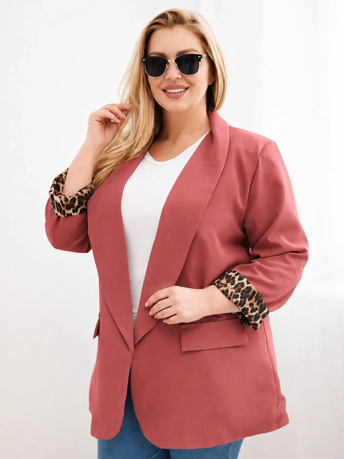 Dámsky plus size sako s leopardím motívom