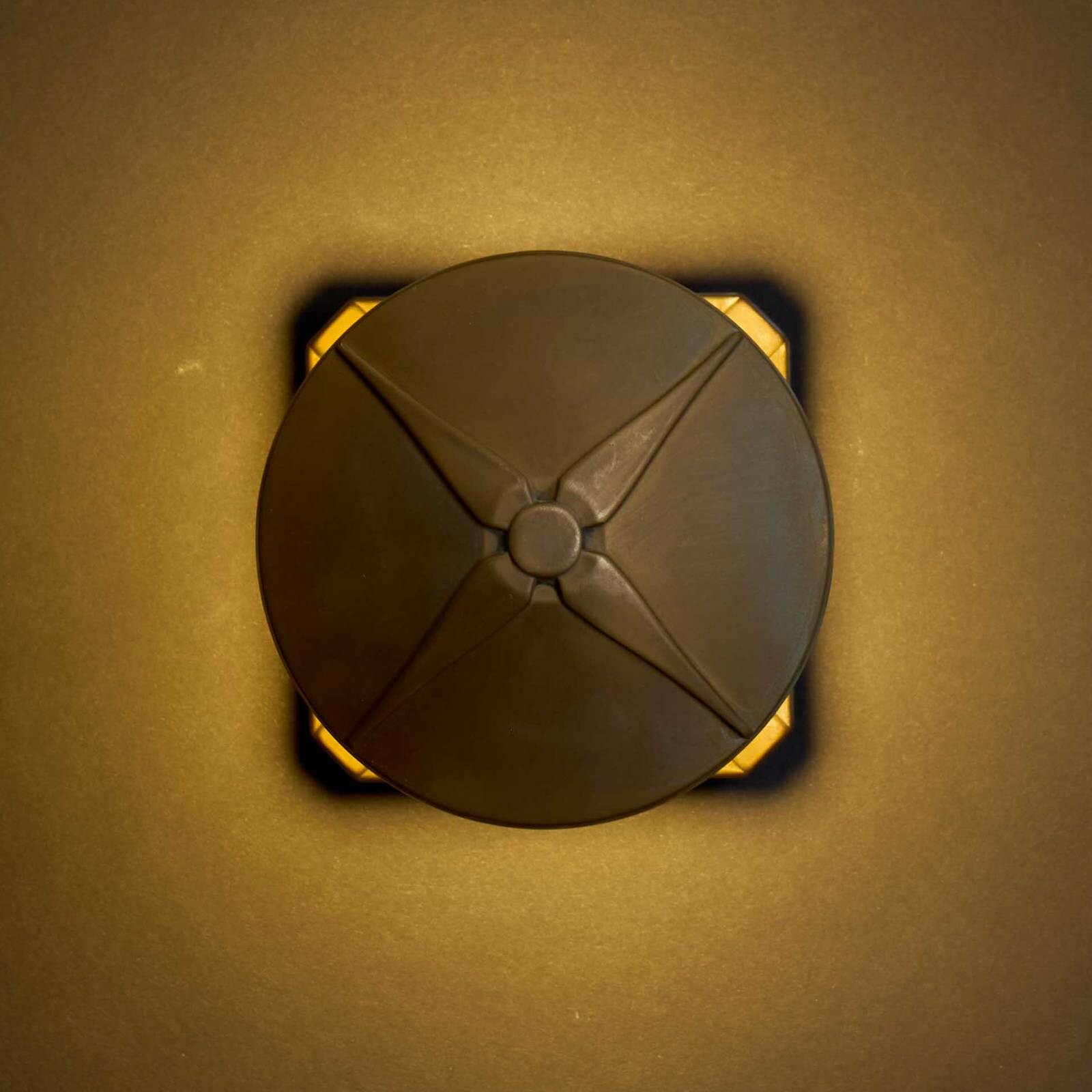LED nástenné svetlo Aura Disk, výstupok 12,5 cm, antik mosadz, IP65