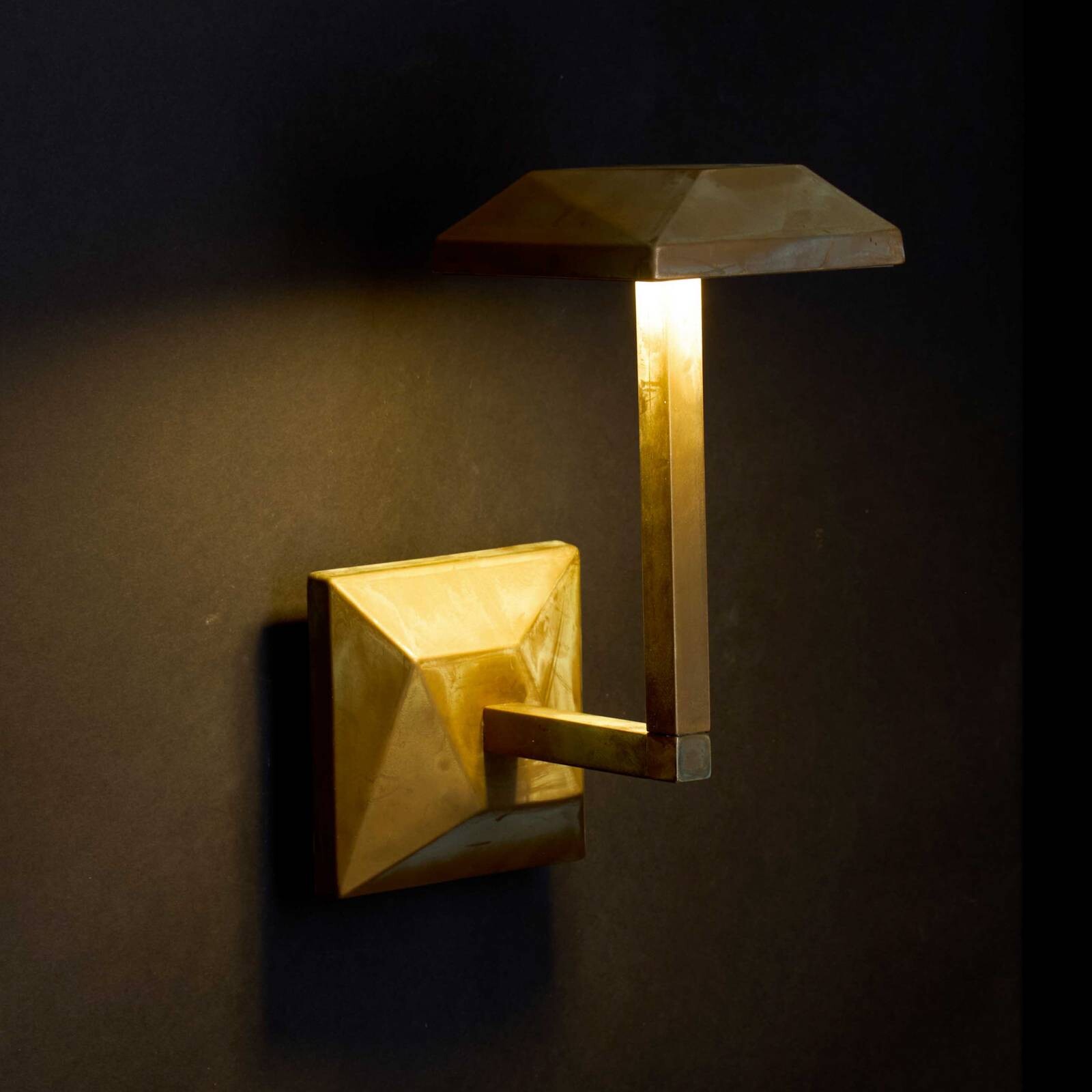 Vonkajšie nástenné svietidlo LED Aura Edge, výška 24 cm, antická mosadz