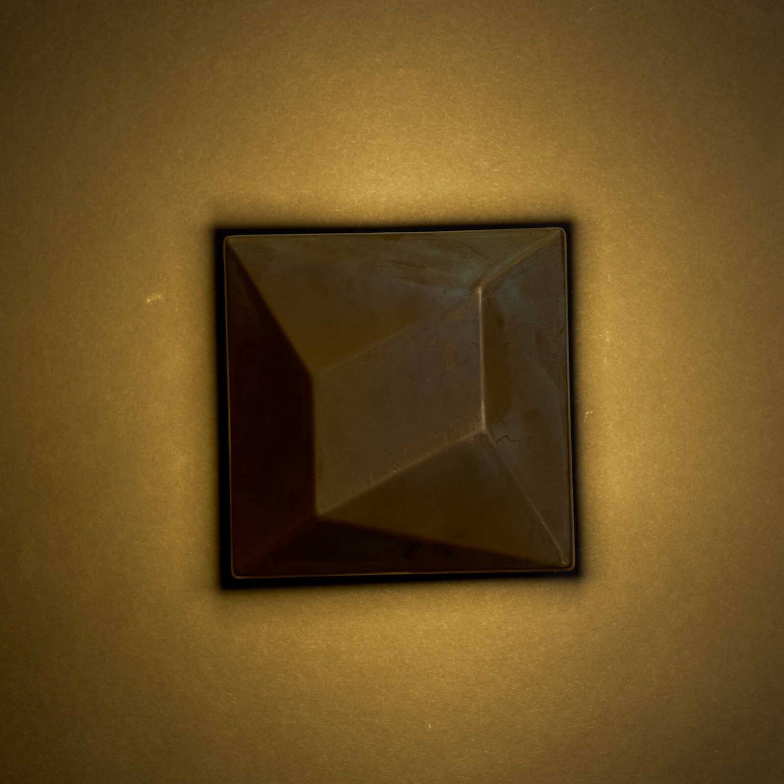 LED nástenné svetlo Aura Edge, výstupok 20 cm, antik mosadz, IP65