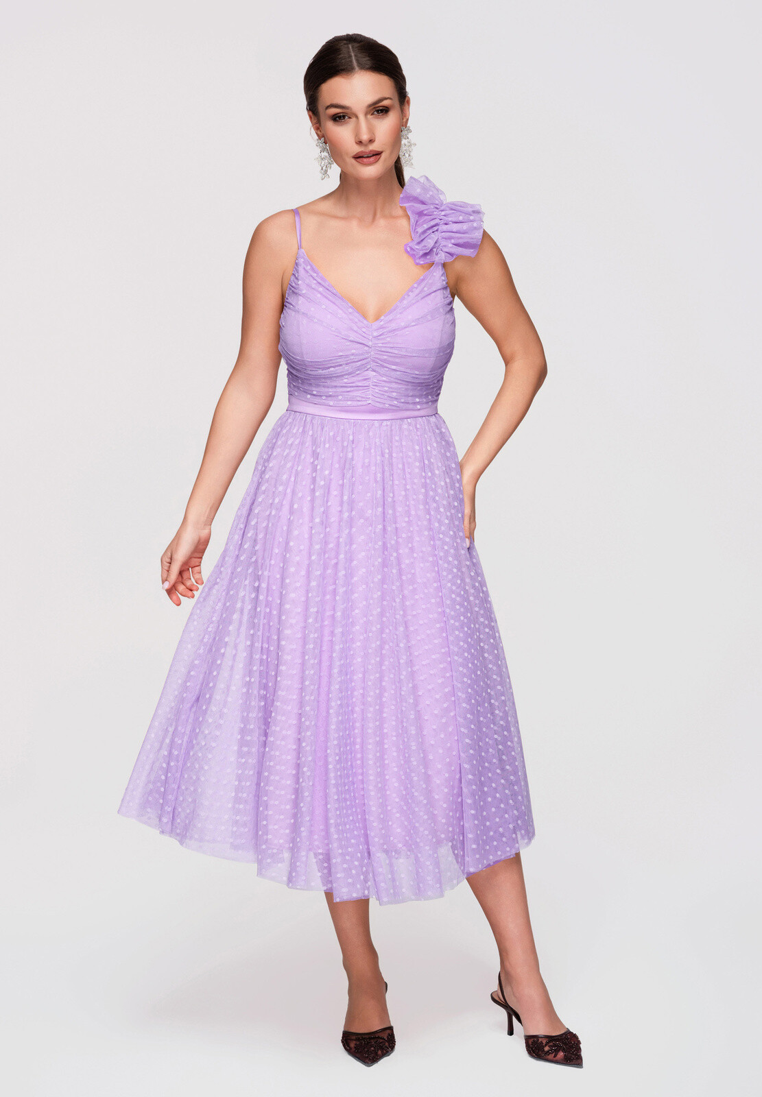 Elegantné midi koktejlové šaty