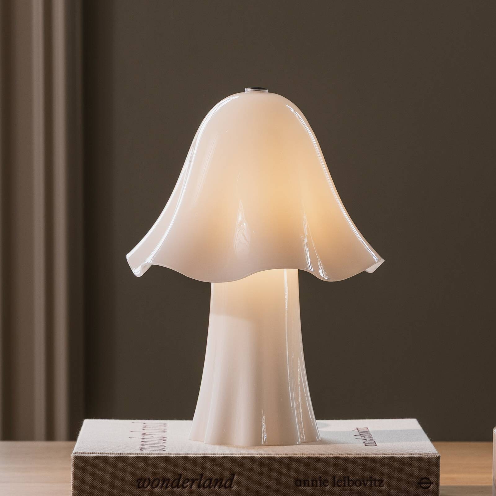Stolová lampa Globen Lighting Bello, biela, výška 30 cm, sklo/kov