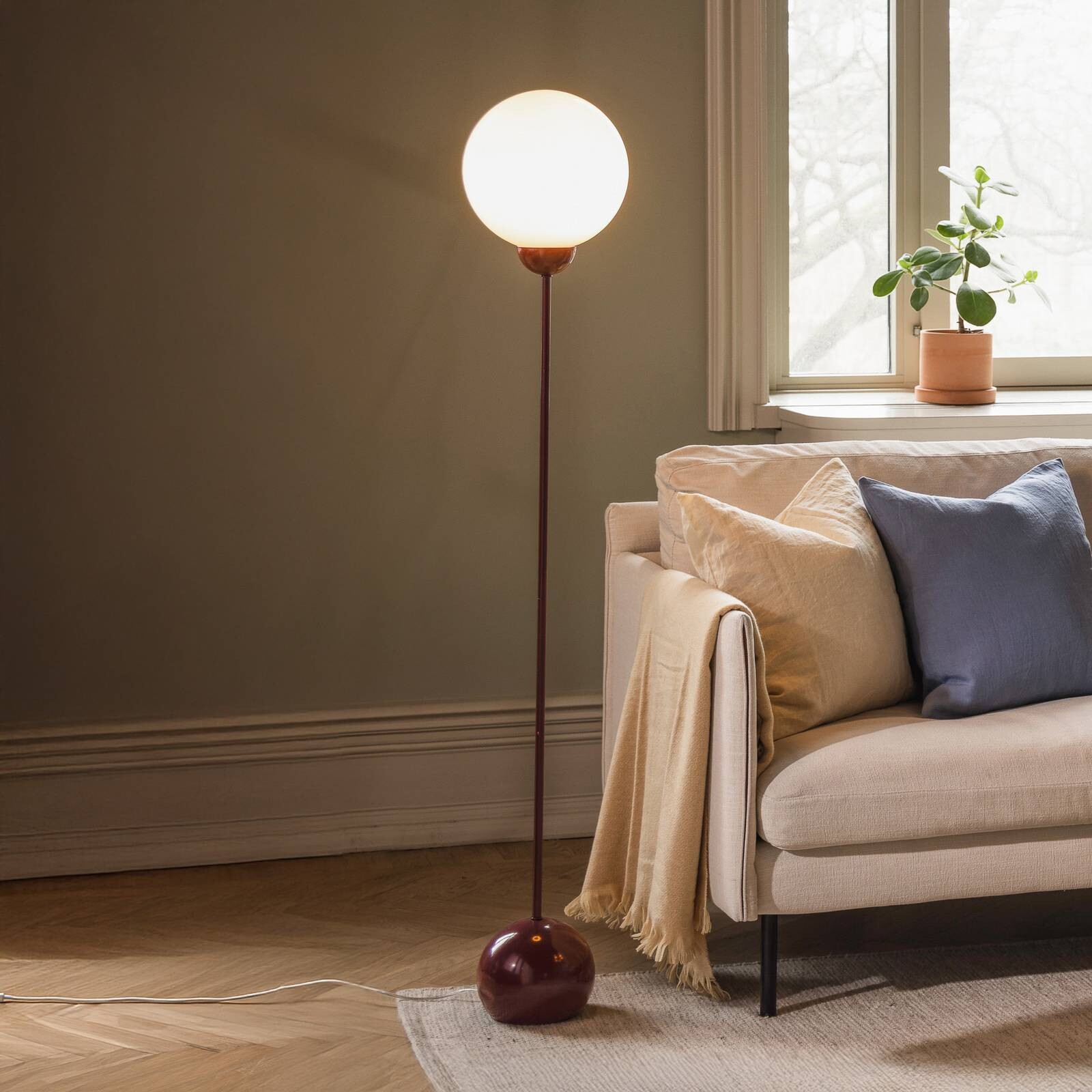 Stojacia lampa Globen Lighting Ripley, bordové sklo, 144 cm