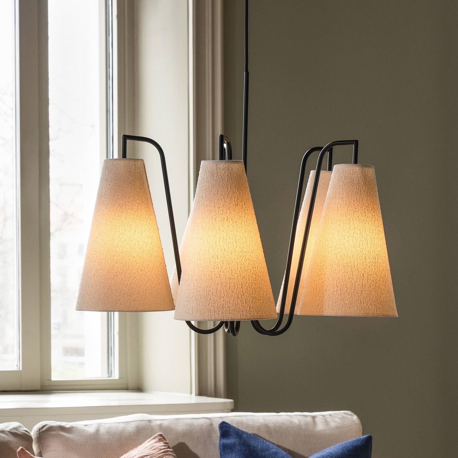 Závesné svietidlo Globen Lighting Lou 5, biele, s látkou Bouclé/čiernou