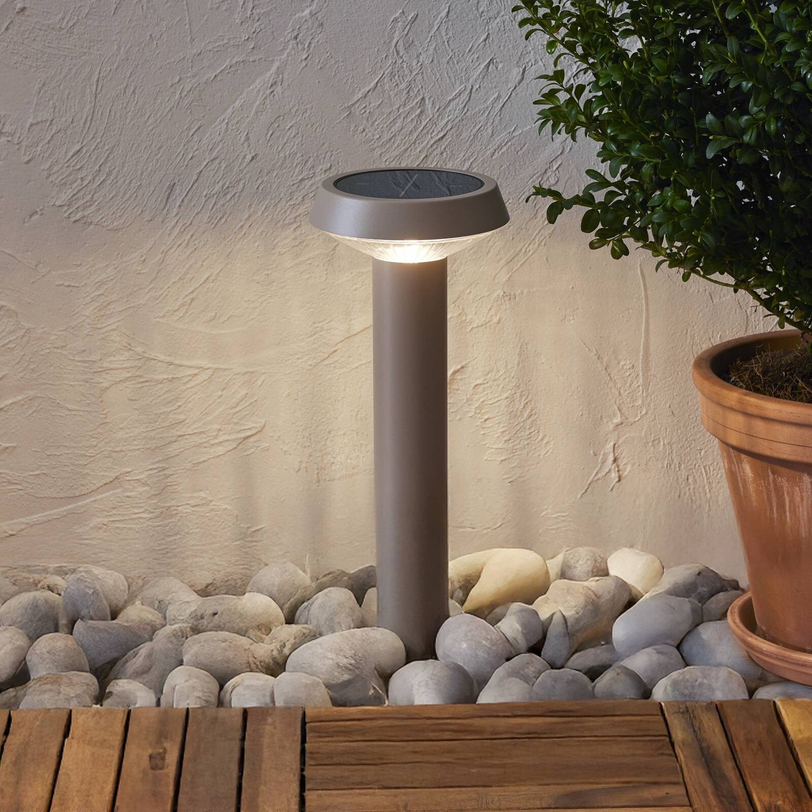 Solárne LED svietidlo Casa na zapichnutie do zeme, béžové, výška 45 cm