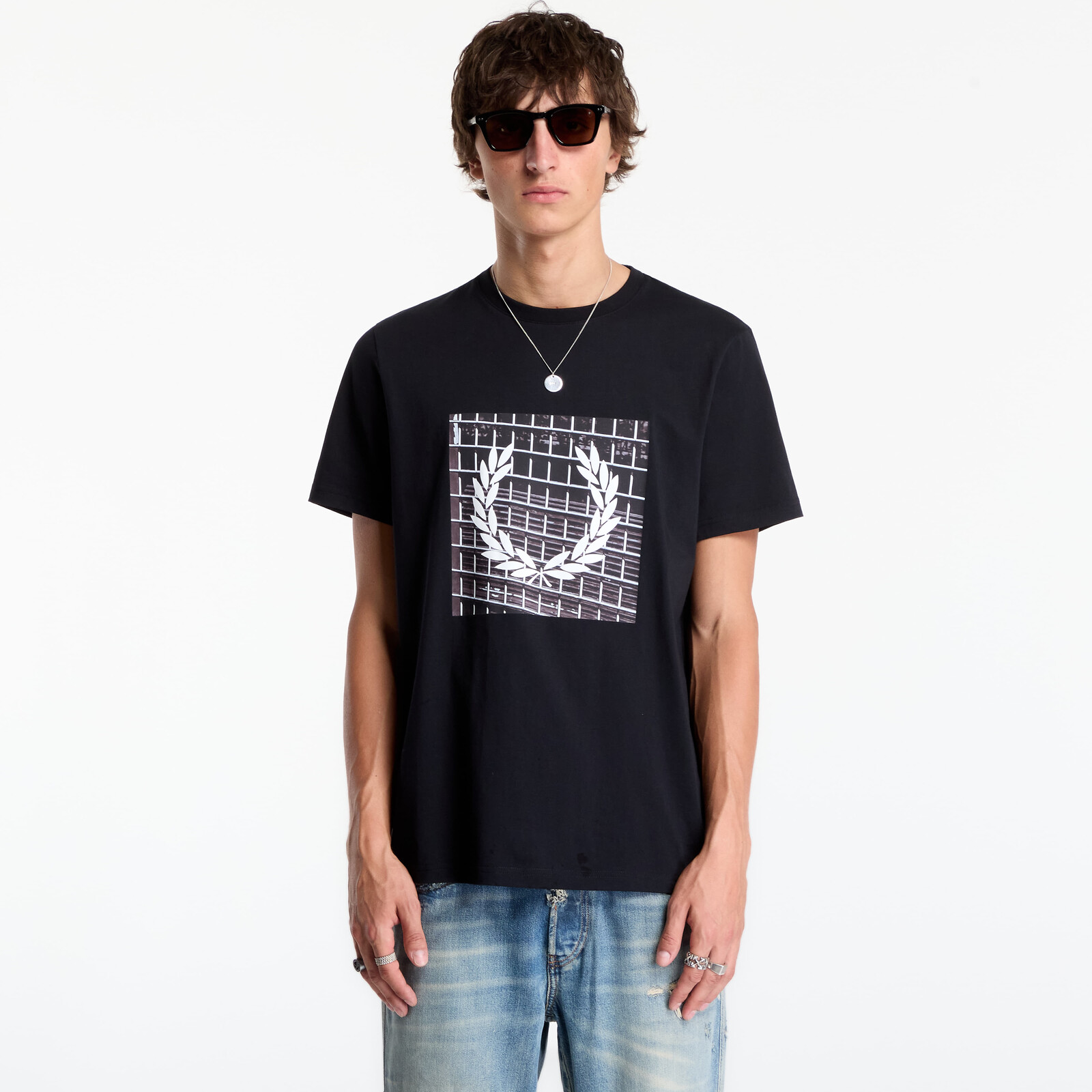 Tričko FRED PERRY Laurel Wreath Graphic Tshirt Black XL