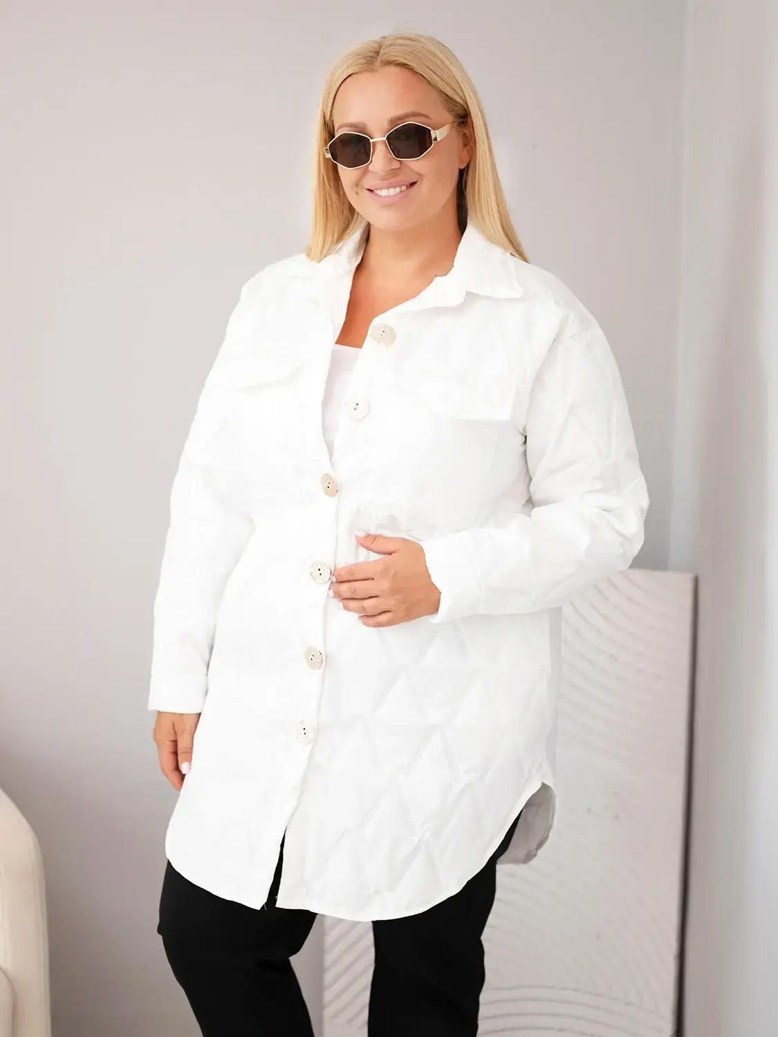 Dámska plus size prešívaná bunda Kesi s golierom biela