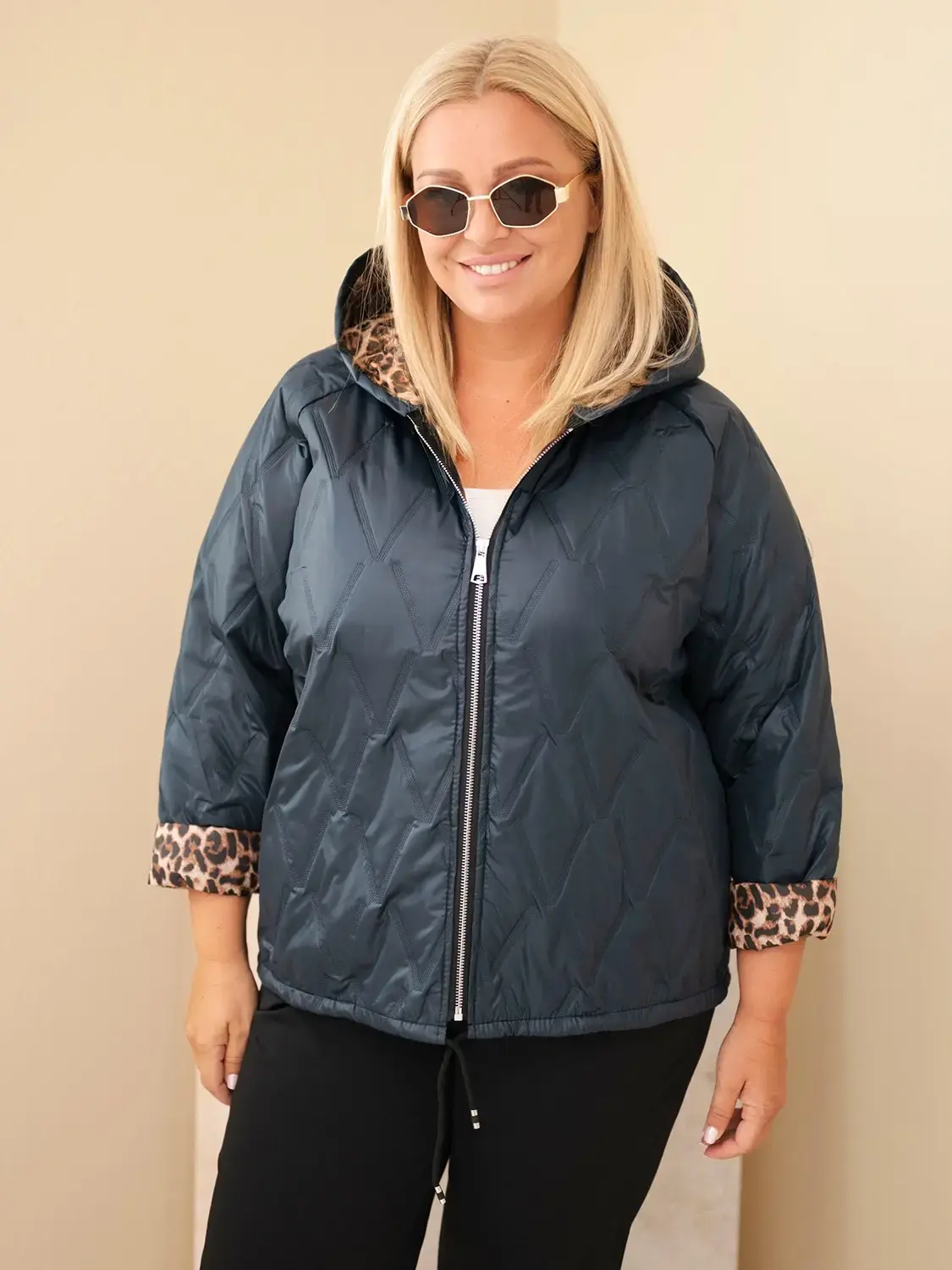 Kesi Włoski dámska Plus Size bunda s leopardím lemom