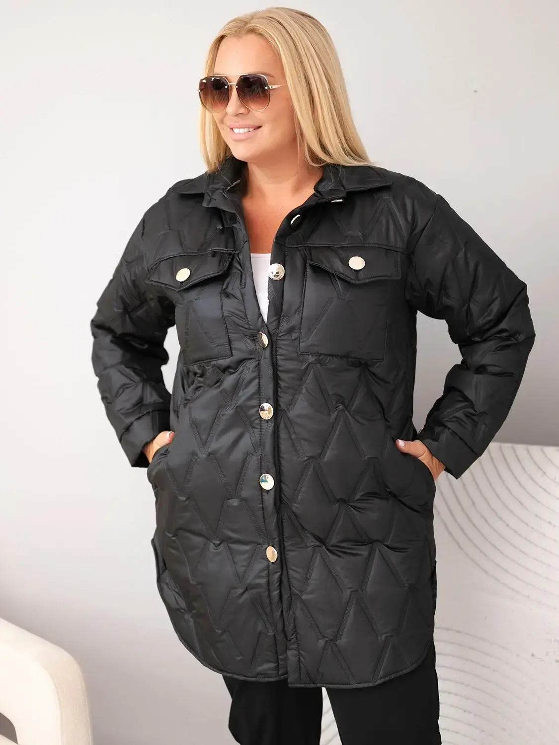Dámska Plus Size prešívaná bunda s golierom čierna