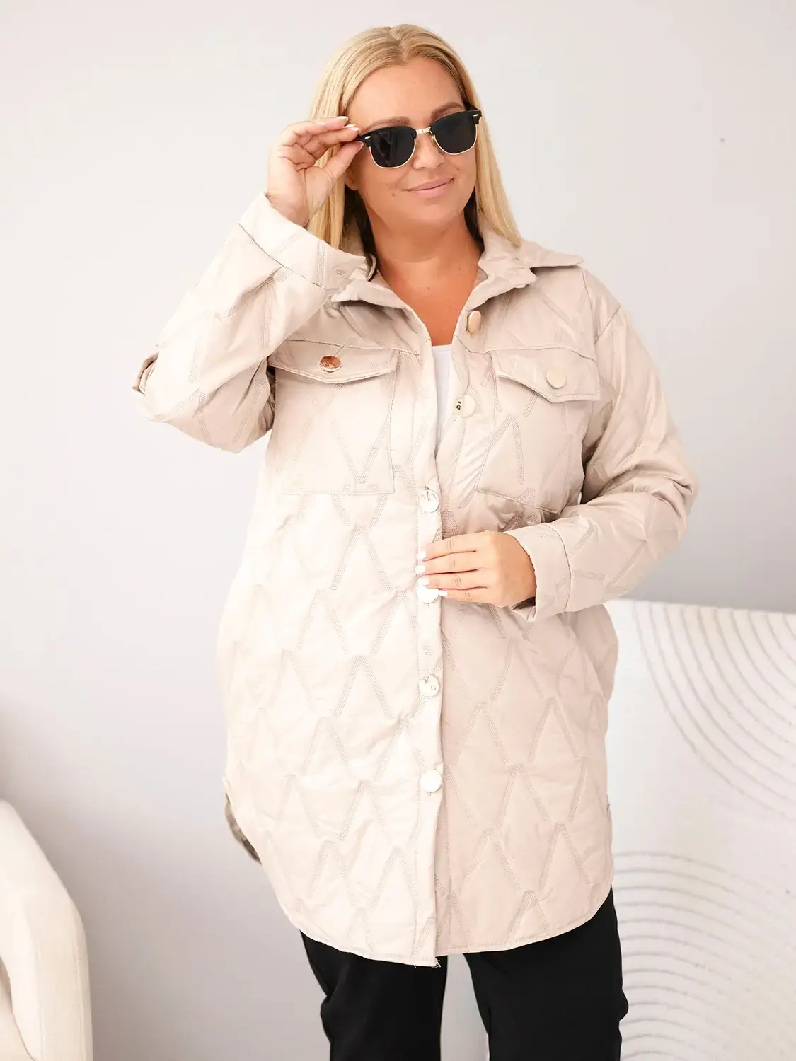 Kesi plus size prešívaná bunda s golierom béžová