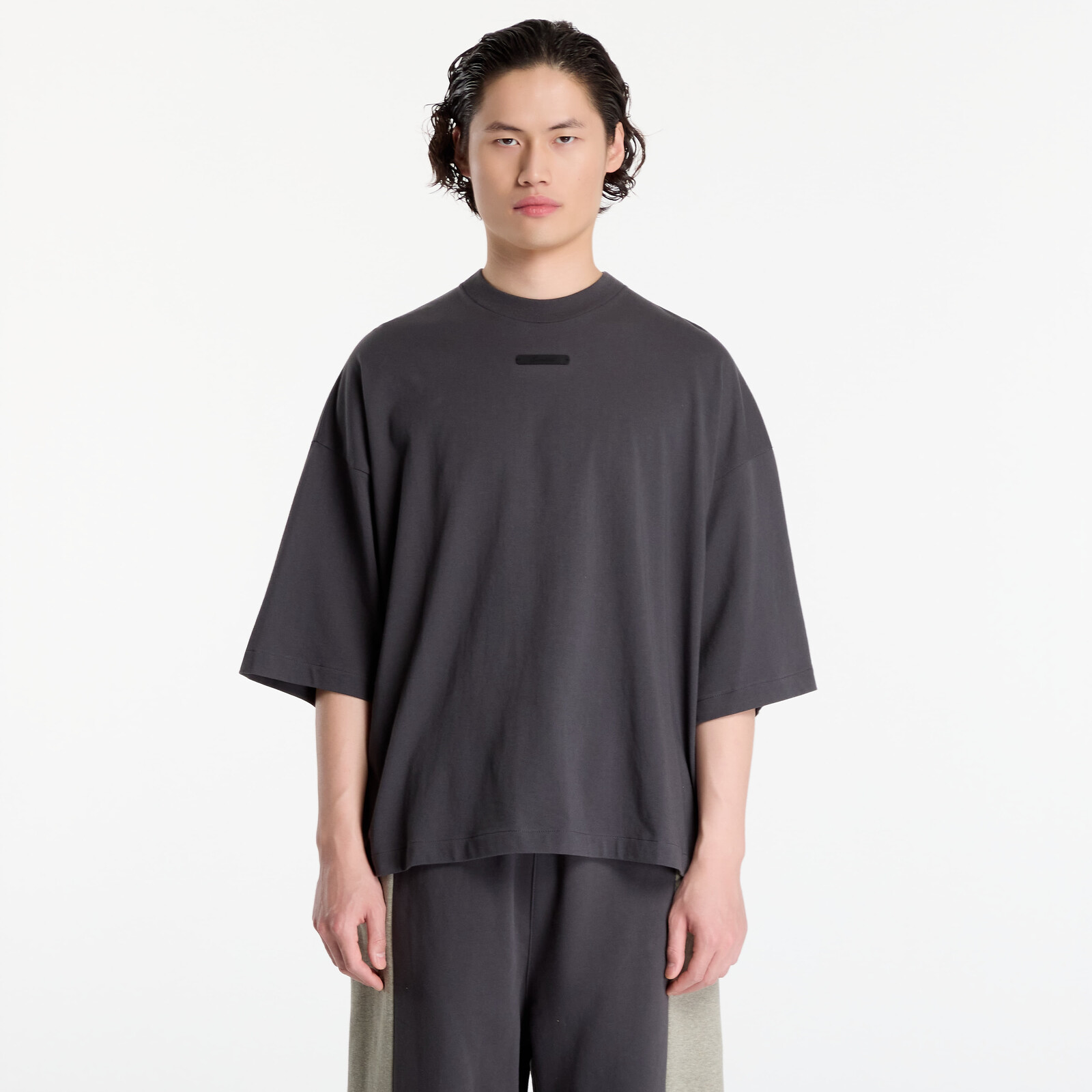 Tričko Fear Of God Essentials Merch Tee Iron Grey L