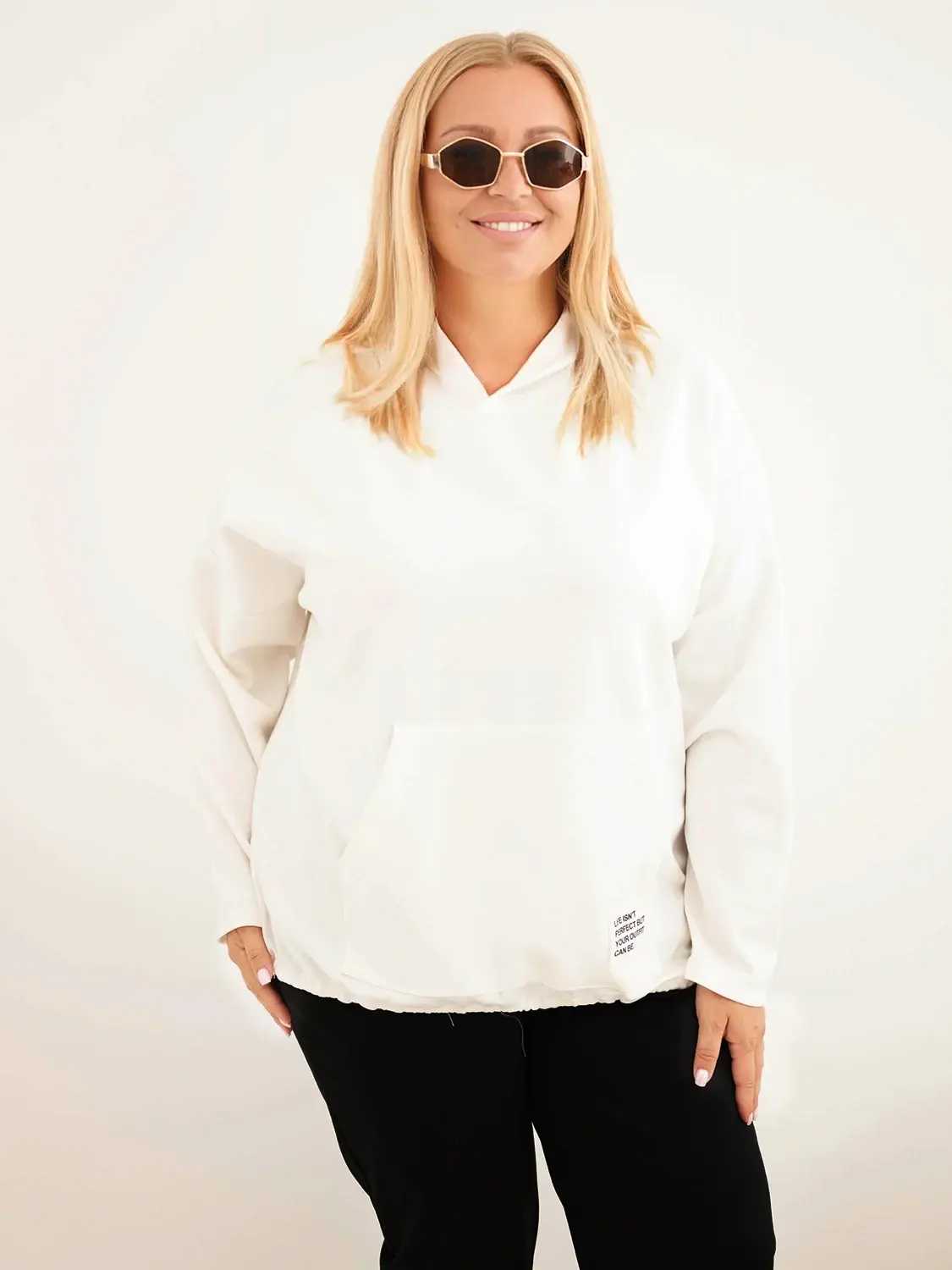 Plus size dámska mikina s klokankou ecru