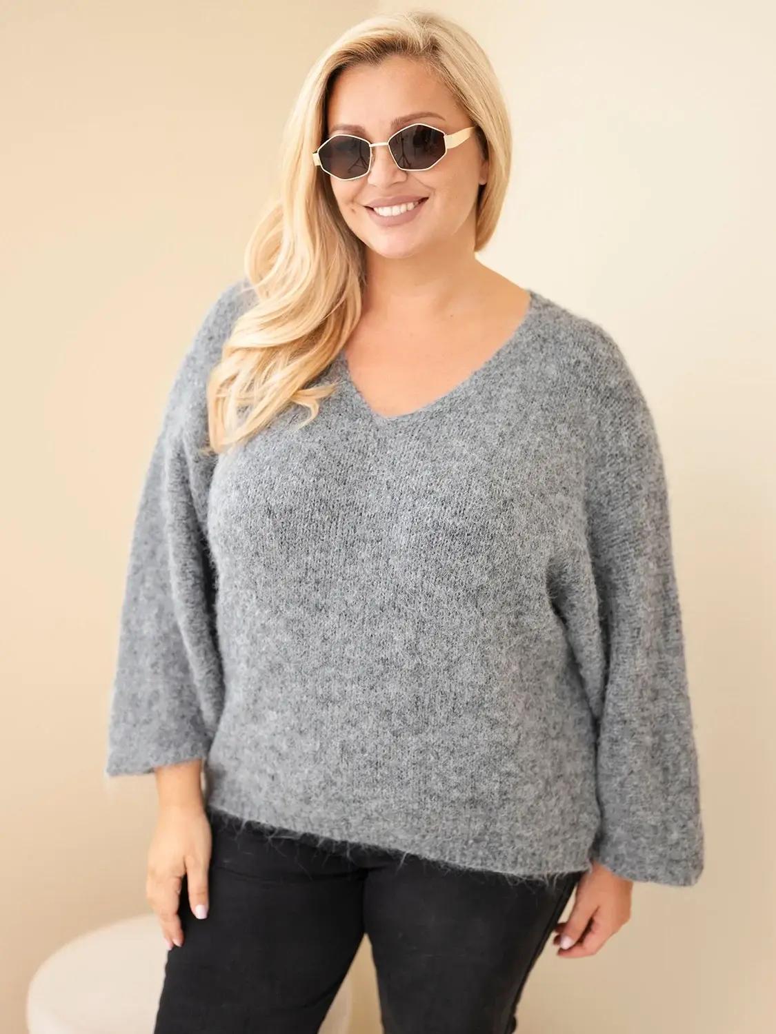Plus Size sveter s výstrihom do V a širokým rukávom