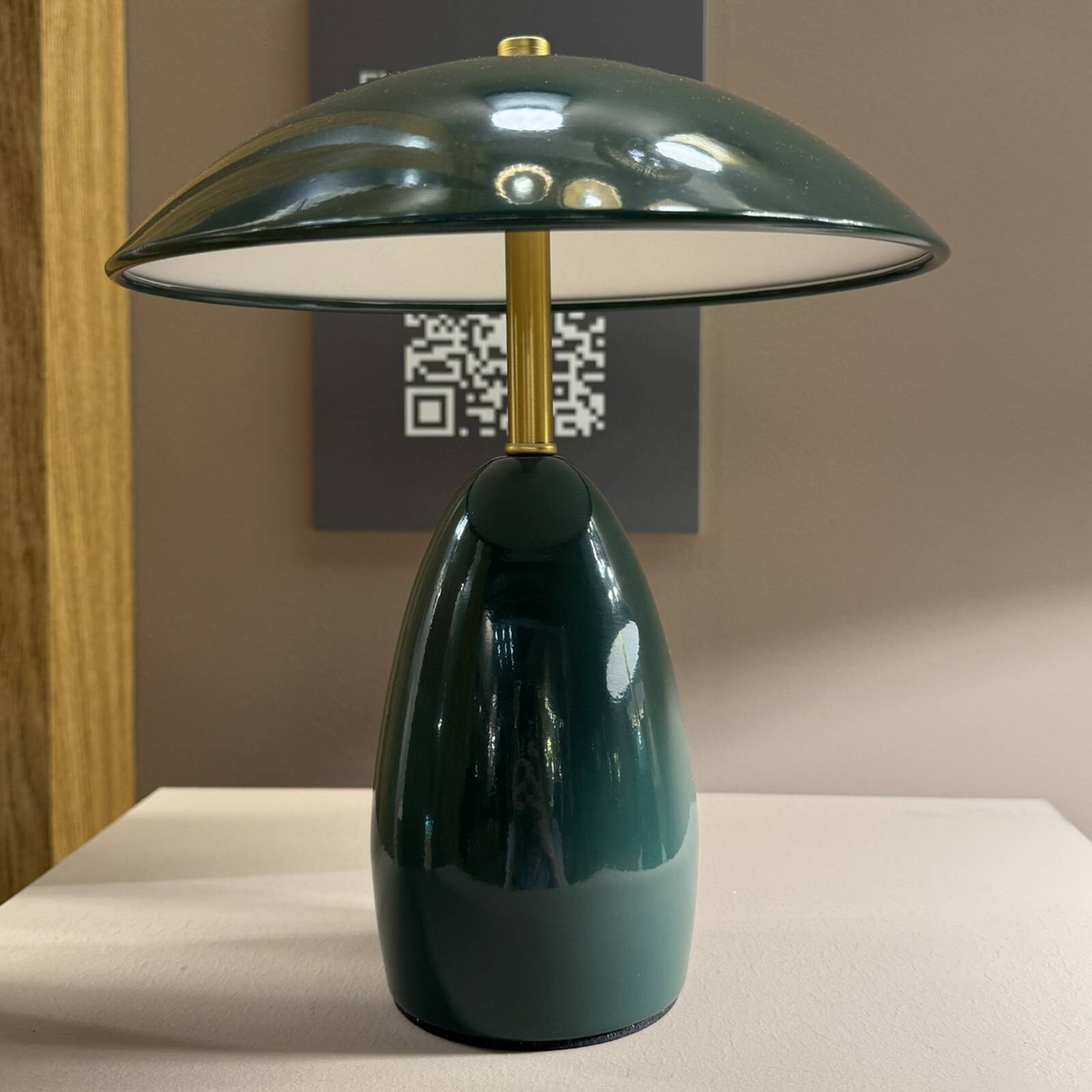 Stolová LED lampa na akumulátor Poppy, zelená, výška 27 cm, kovová, stmievateľná