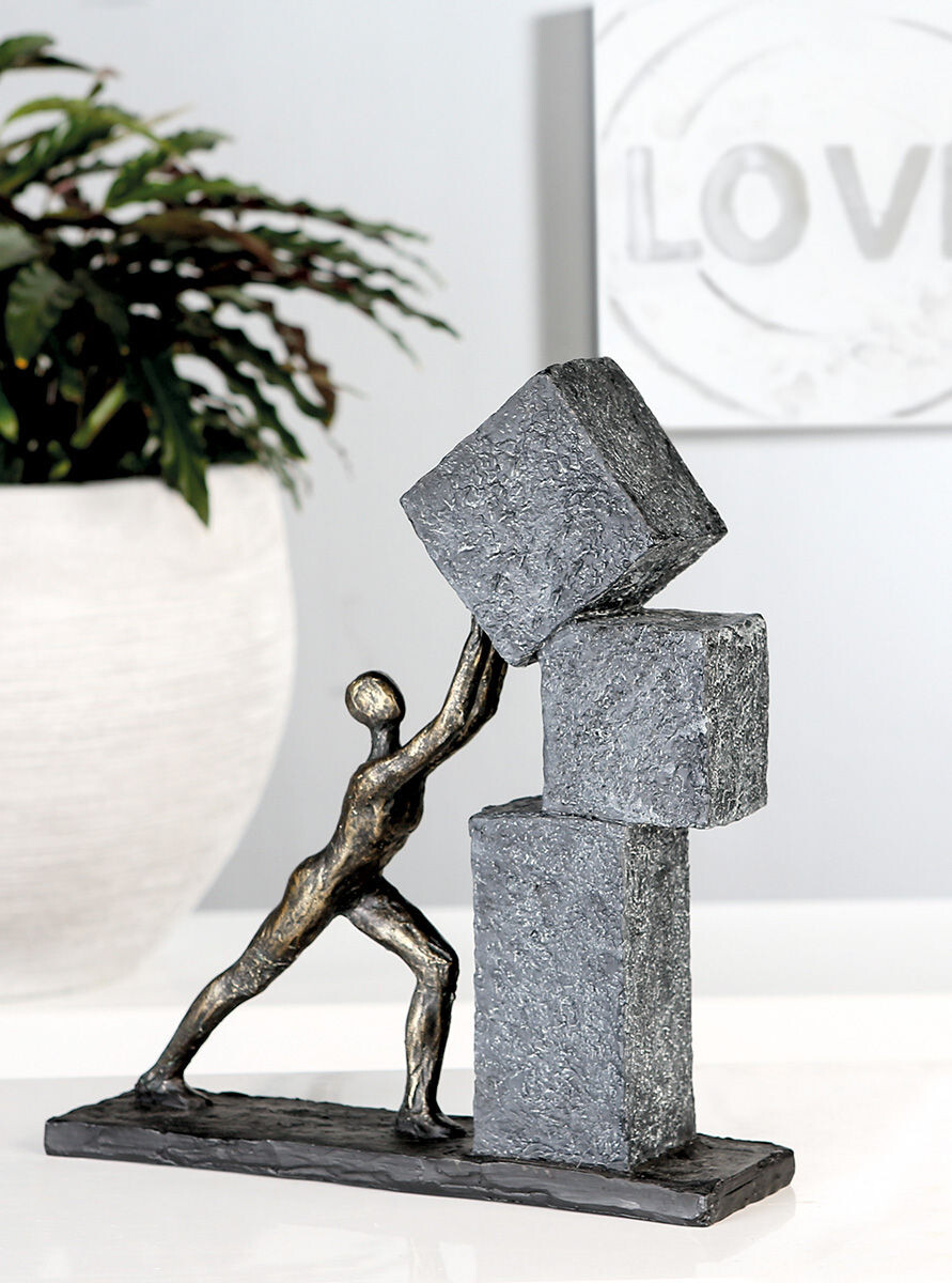 Socha muža so stohovanými kockami „Stacking“
