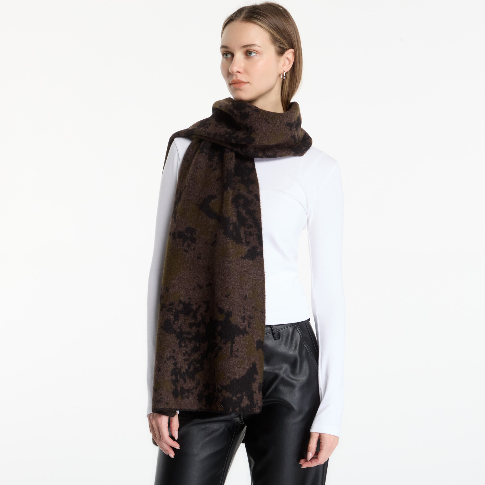 Šál Carhartt WIP Camo Disperse Scarf Camo Disperse Jacquard, Black Universal