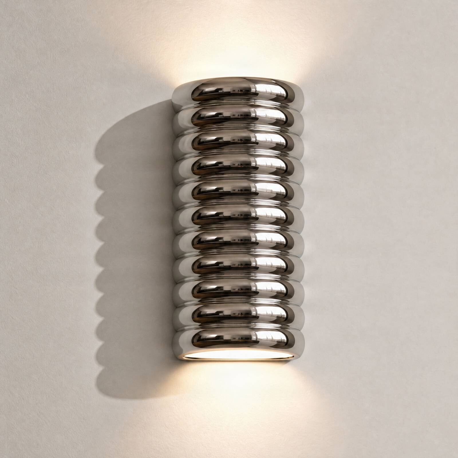 Lucande LED nástenné svetlo Riff, strieborná, keramika, výška 25 cm