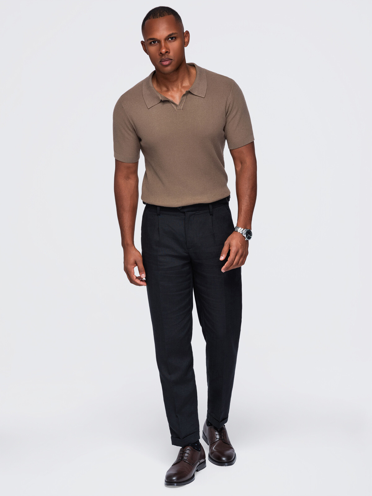 Ombre Men’s slim-fit knitted polo shirt without buttons and with an open collar – light brown
