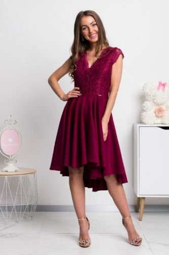 Bordové asymetrické šaty s čipkou a krátkymi rukávmi Veľkosť: S