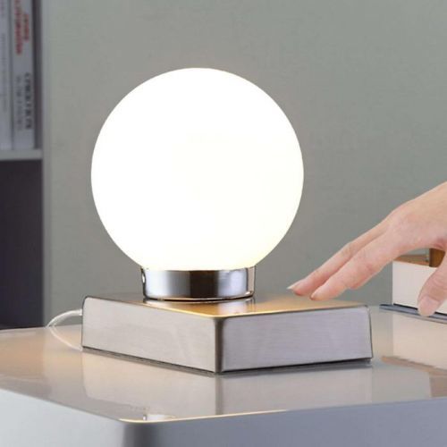 Stolná lampa Naomi so sklenenou guľou