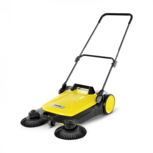 Zametač  Kärcher S 4 Twin... Dva postranní kartáče, objem nádoby na zametené nečistoty 20 l a šířka zametání 680 mm: zametací stroj S 4 Twin pro celor