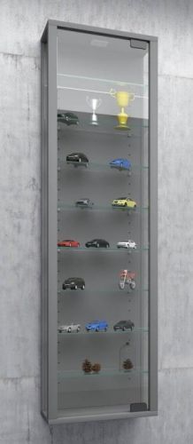 Nástenná vitrína Stano Maxi s LED osvetlením, strieborná